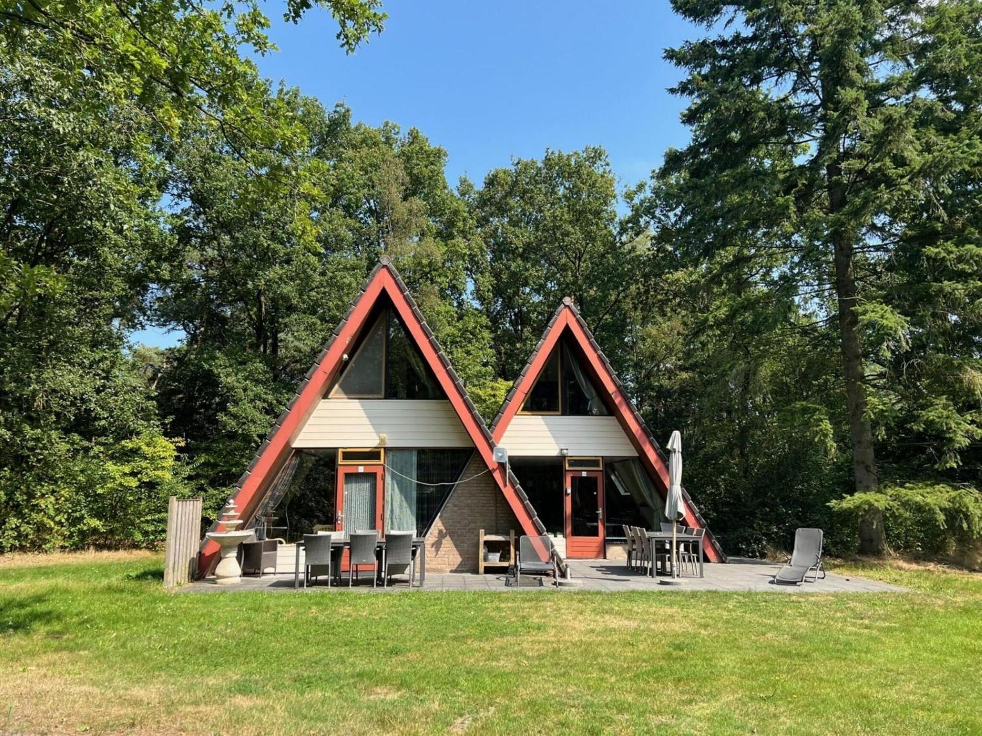 Lovely Holiday Home In Limburg Amid Lush Forest Stramproy 외부 사진